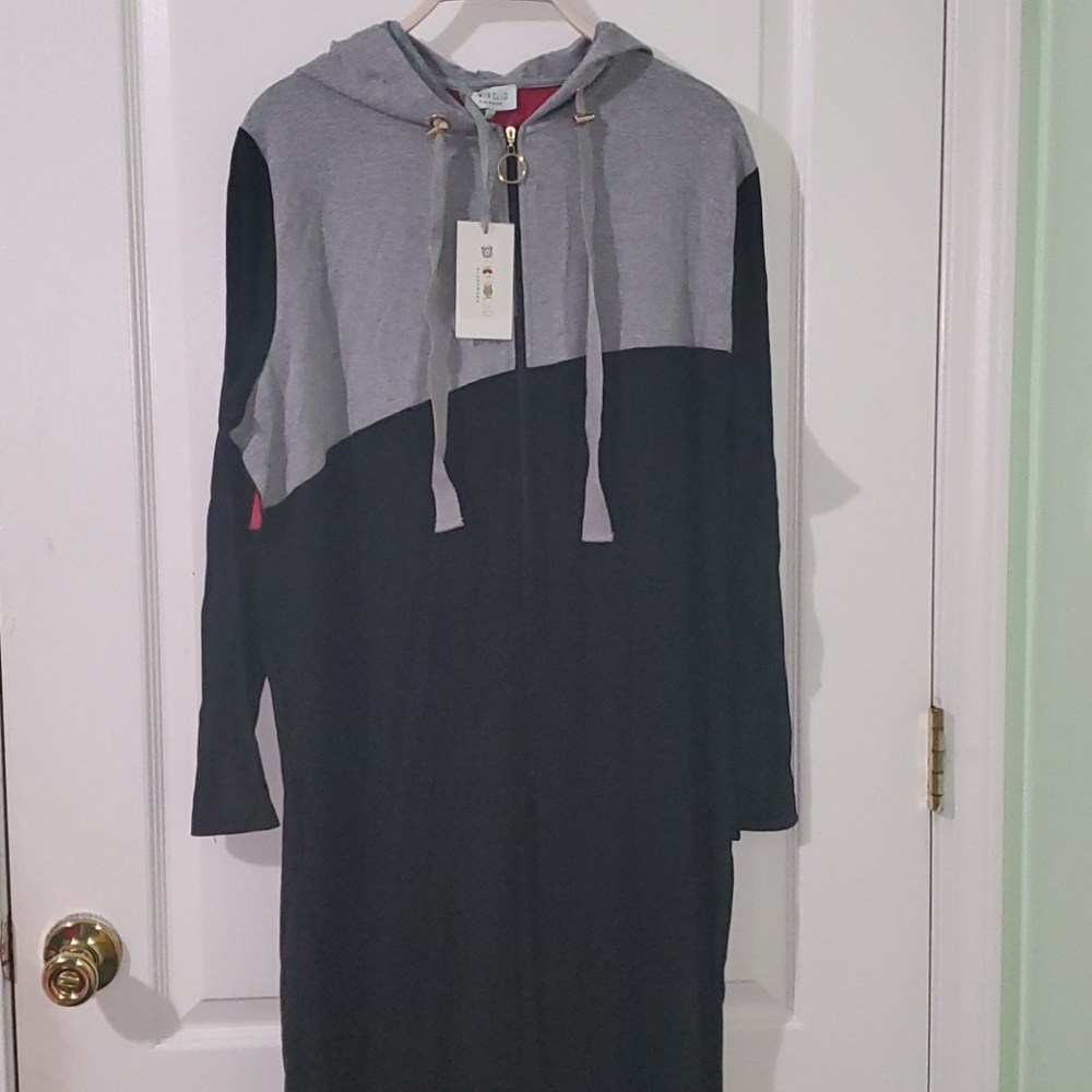 Ladies Robe Size Large Front Zipper and hood